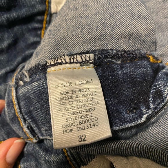 Size 32 dark wash vintage straight leg guess jeans! - Picture 3 of 4